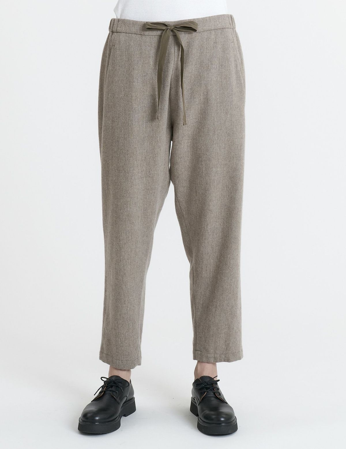 64 ベージュ/36(M)size：モデル 169cm