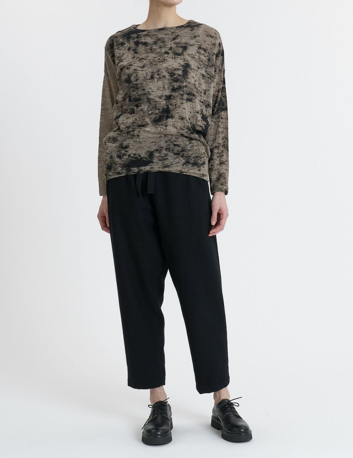 90 ブラック/36(M)size：モデル 169cm