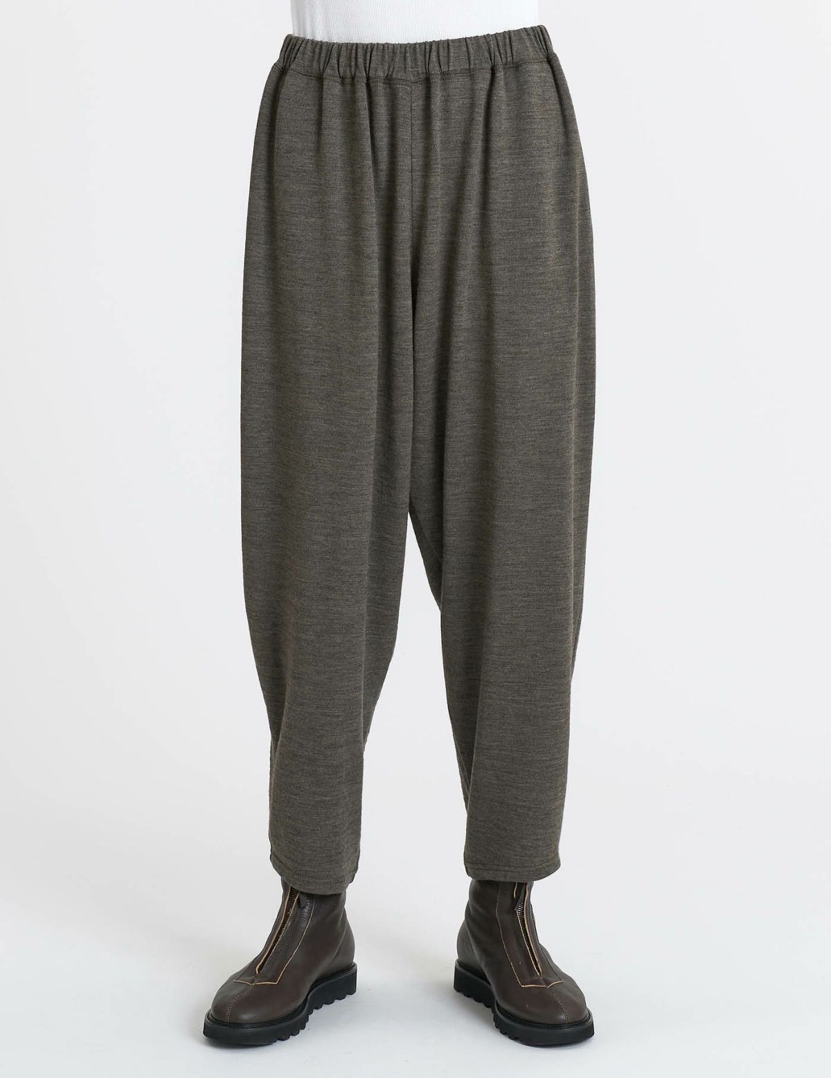 64 ベージュ/36size：モデル169㎝