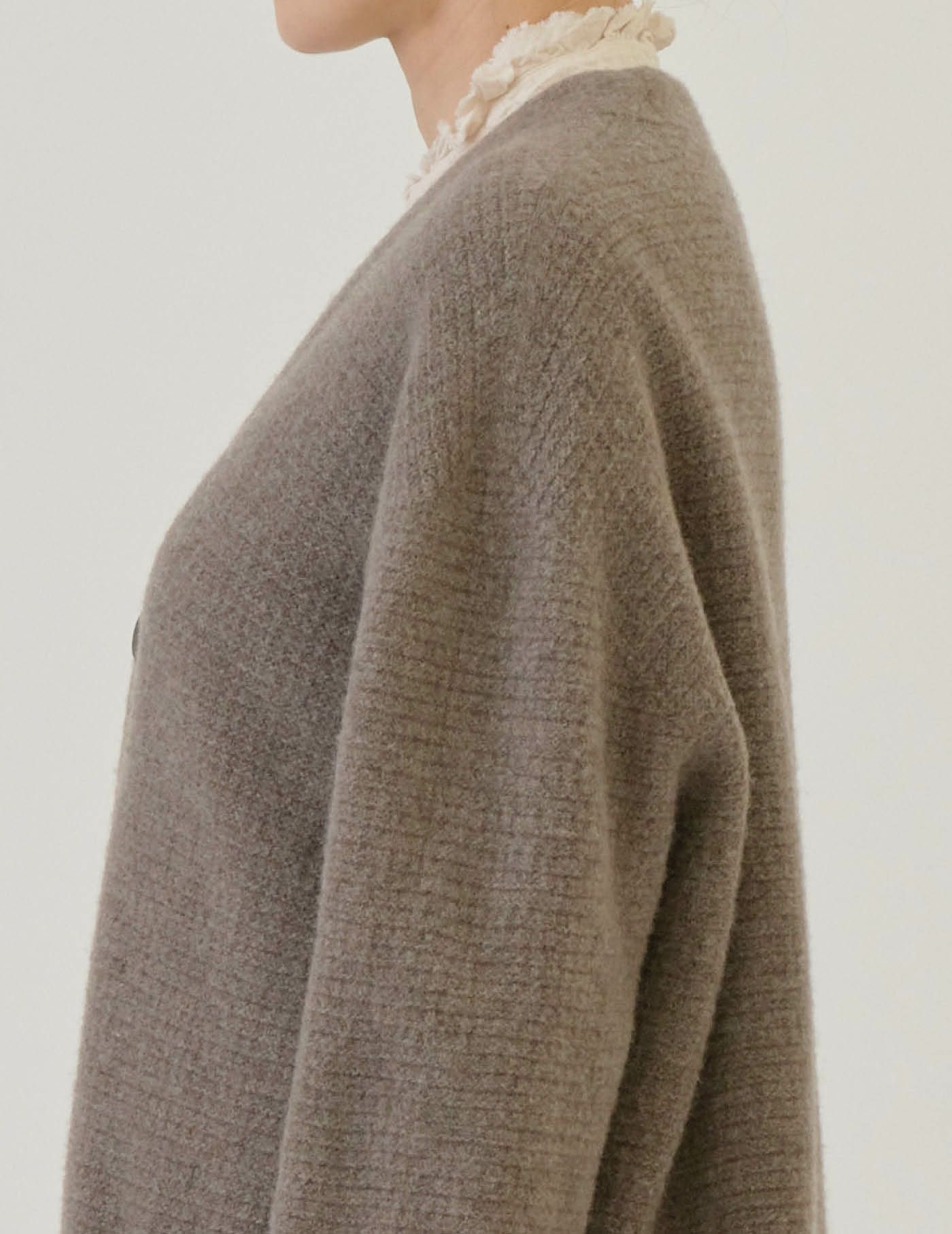 67 グレージュ