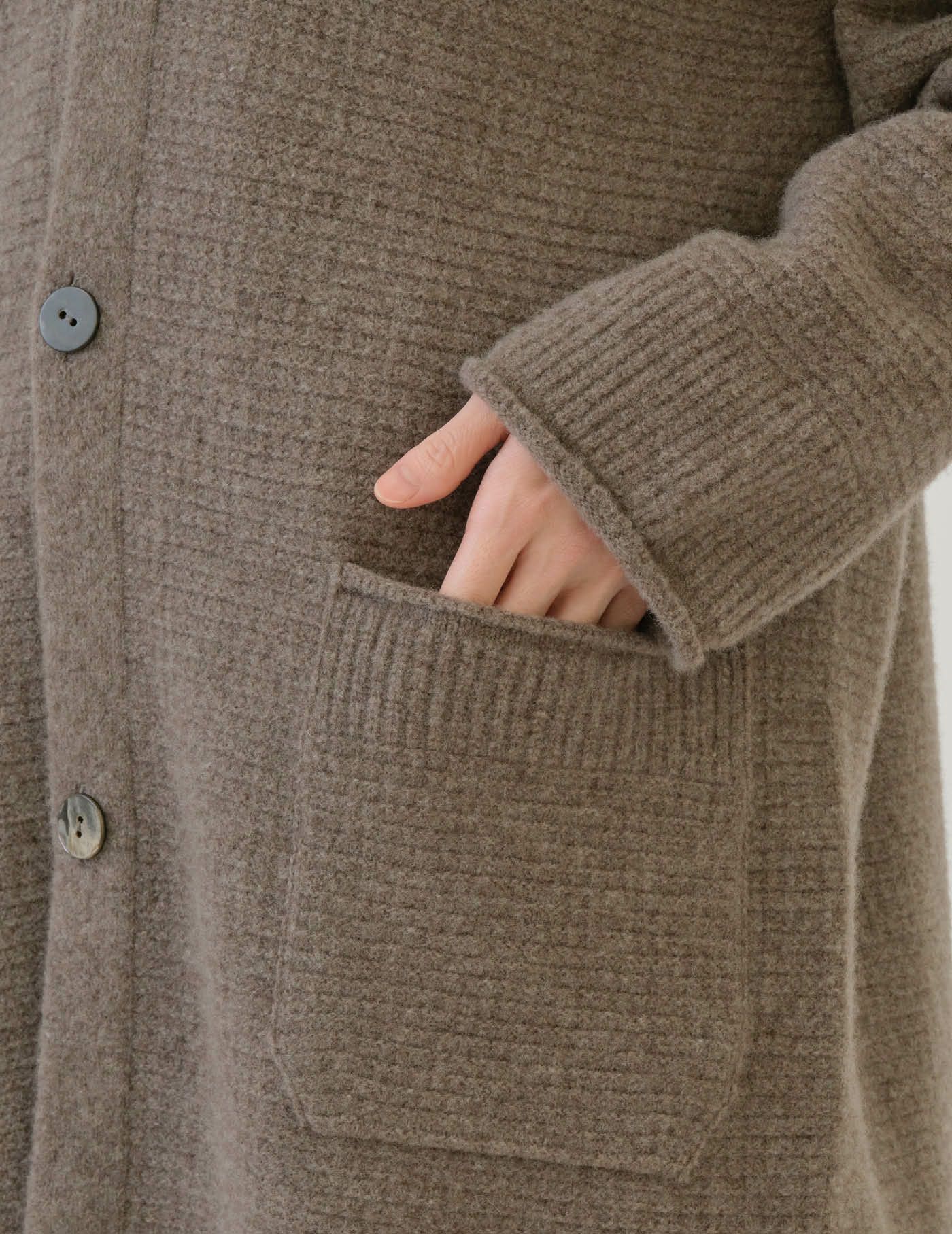 67 グレージュ