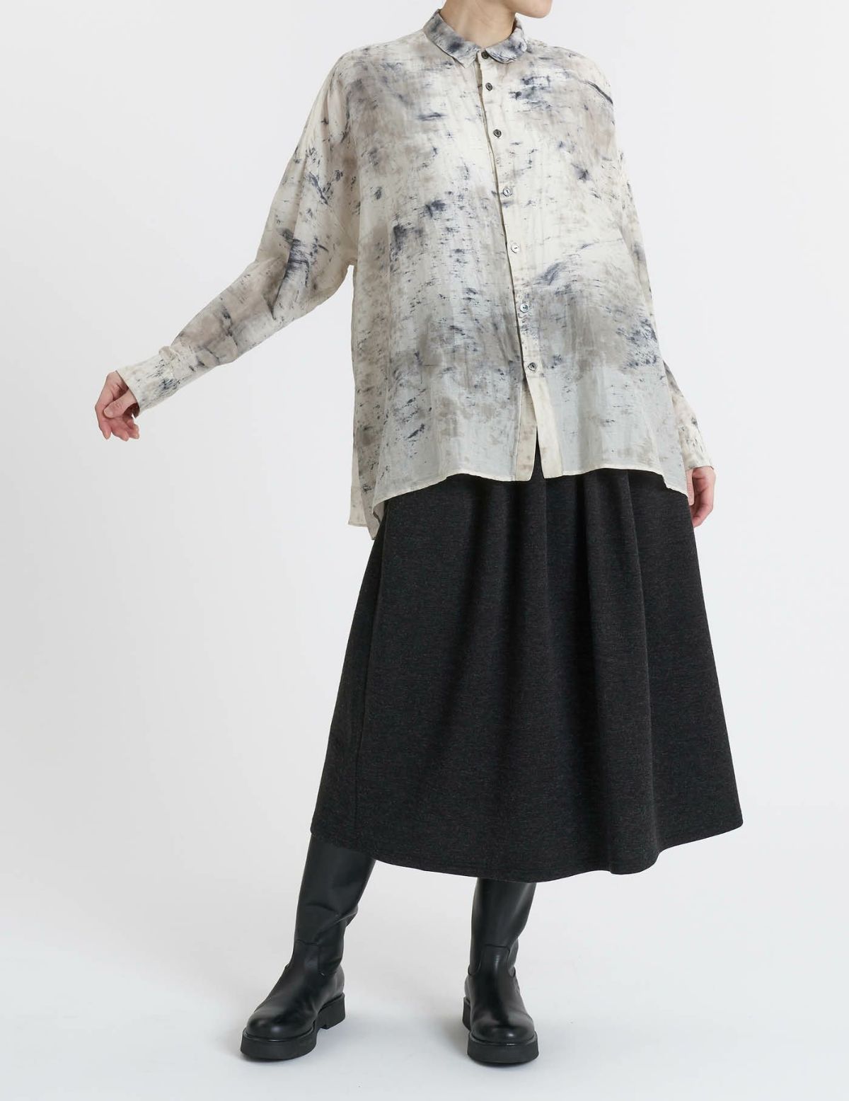 53 チャコール/36(M)size：モデル 169cm