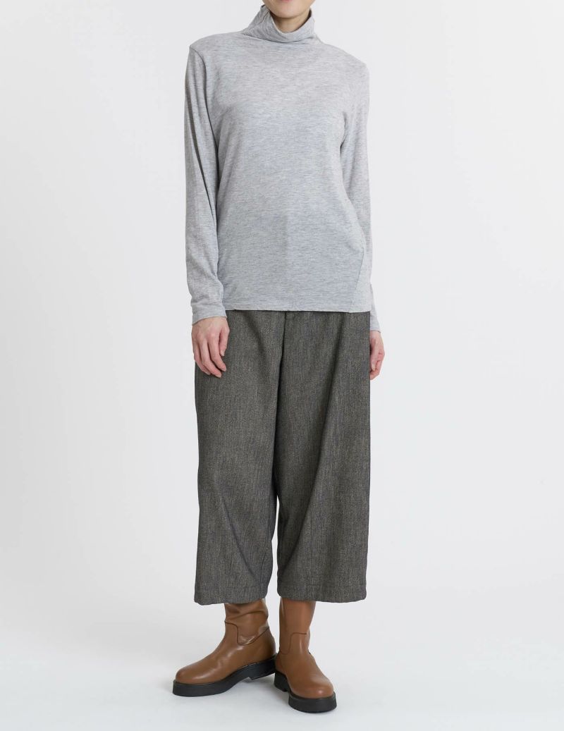 64 グレーベージュ