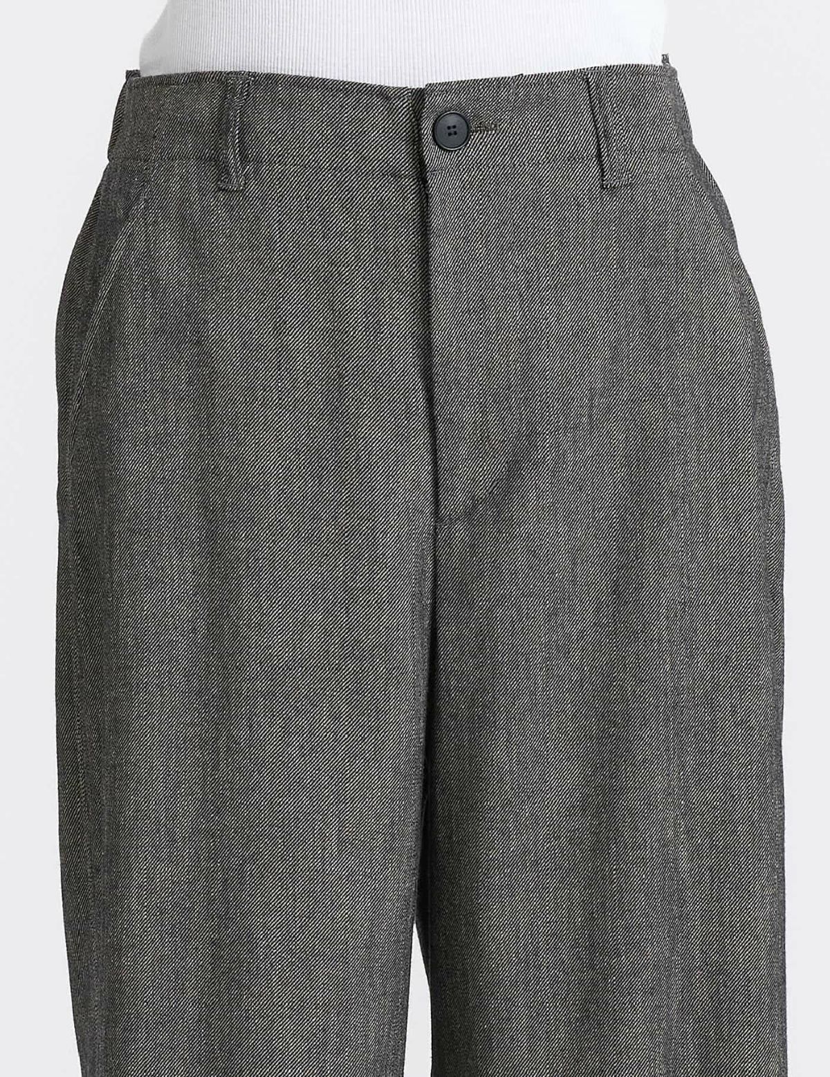 64 グレーベージュ