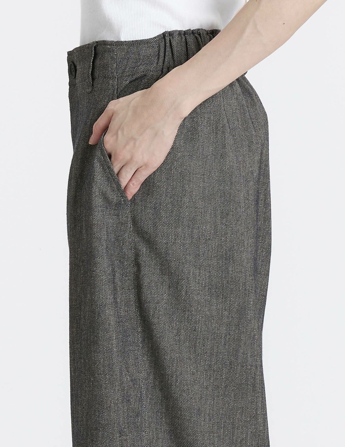 64 グレーベージュ