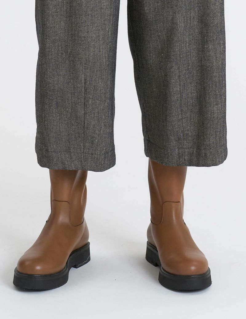 64 グレーベージュ