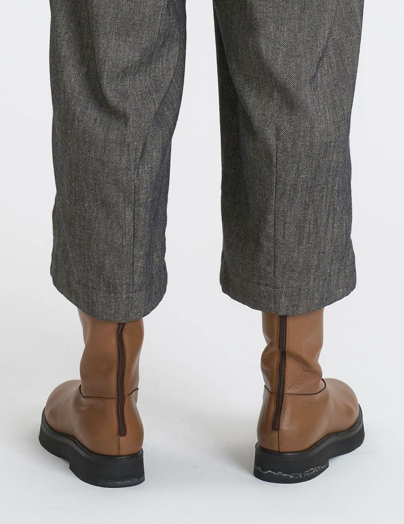 64 グレーベージュ