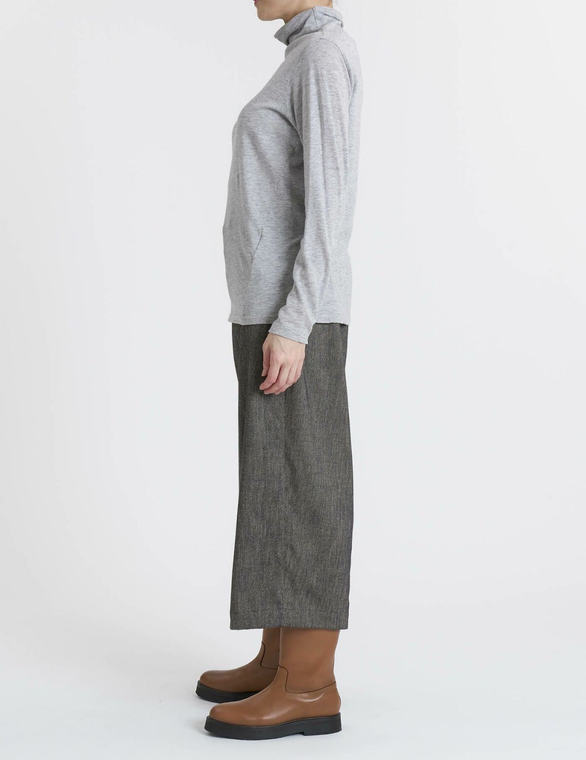 64 グレーベージュ