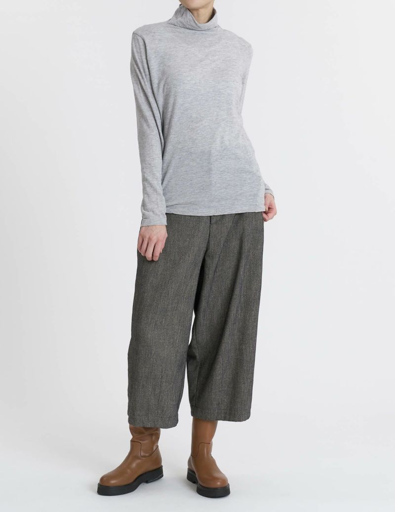 64 グレーベージュ