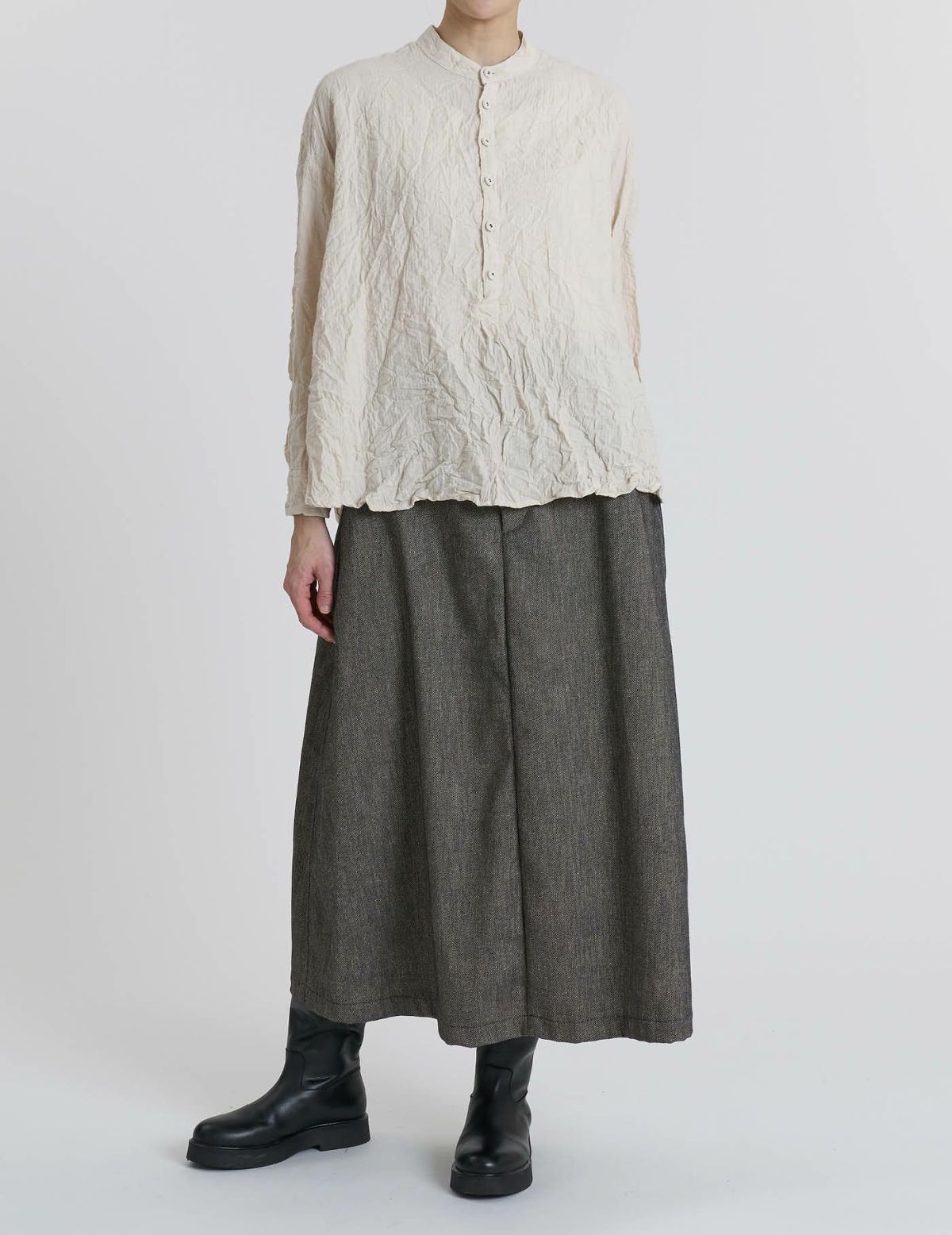 64 グレーベージュ