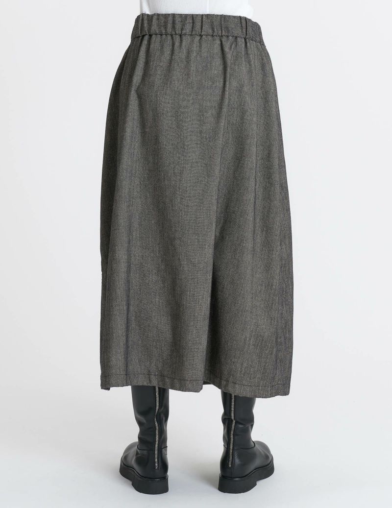 64 グレーベージュ