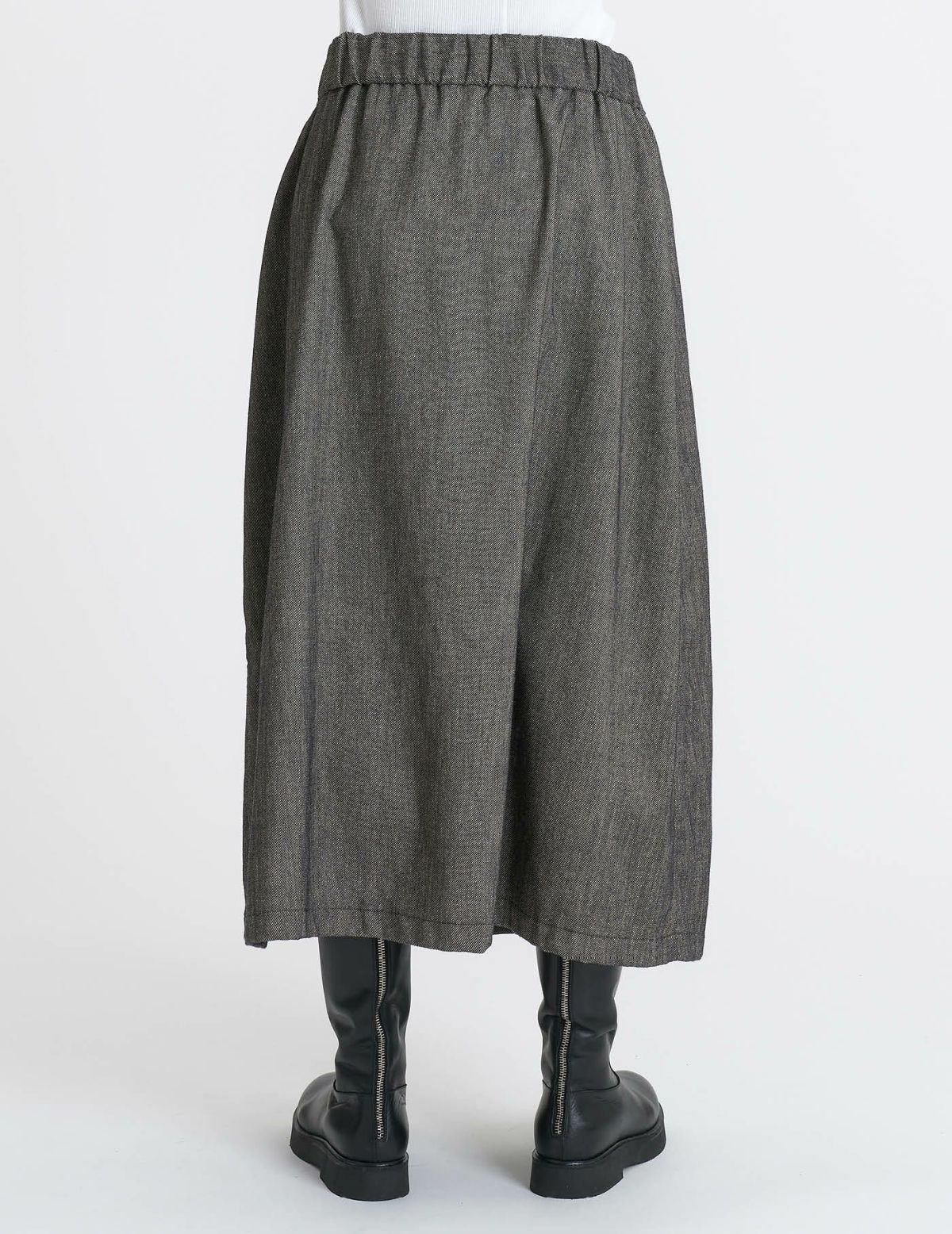 64 グレーベージュ