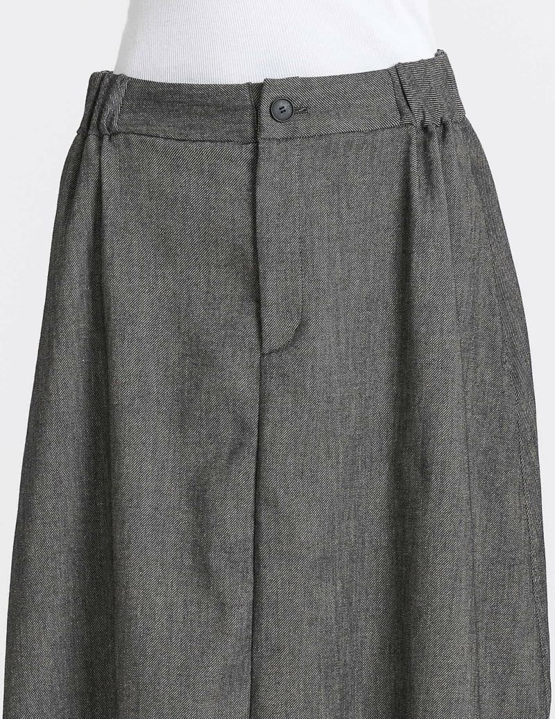 64 グレーベージュ