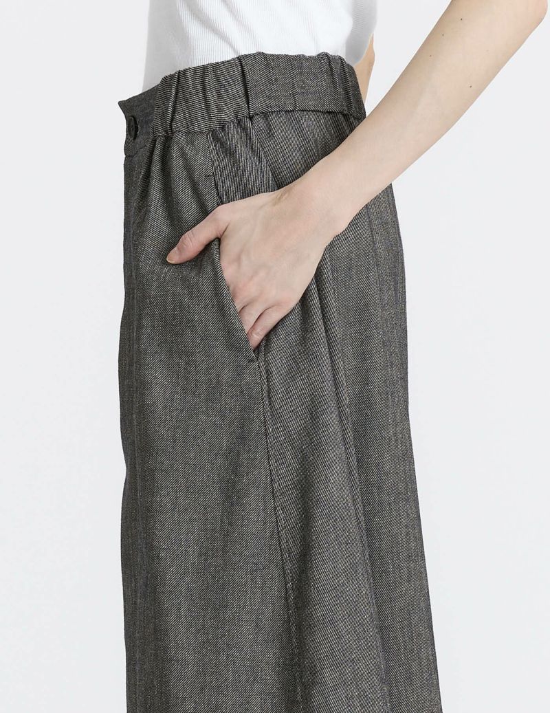 64 グレーベージュ