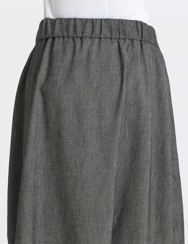 64 グレーベージュ