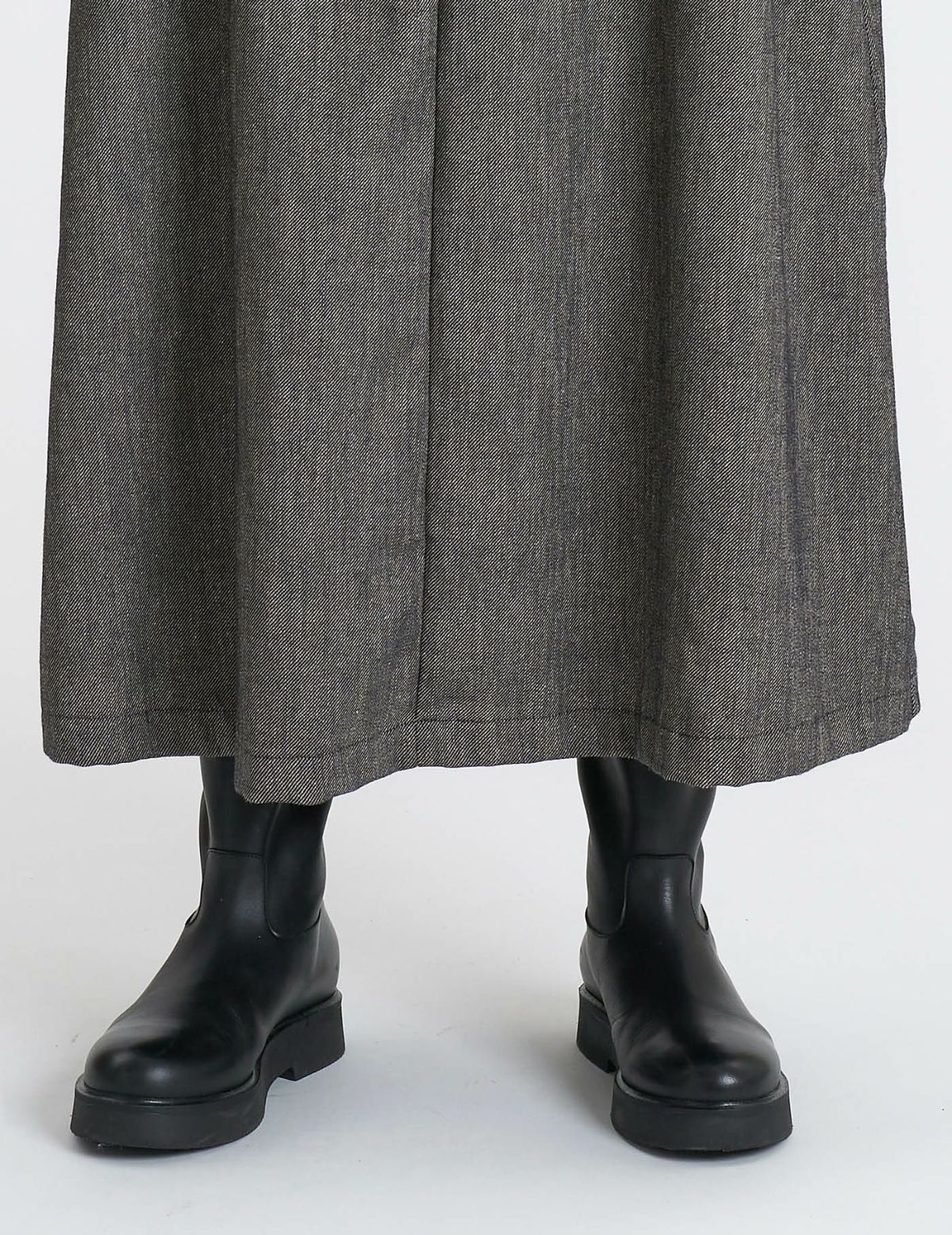 64 グレーベージュ