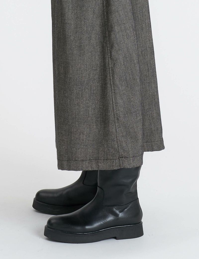 64 グレーベージュ