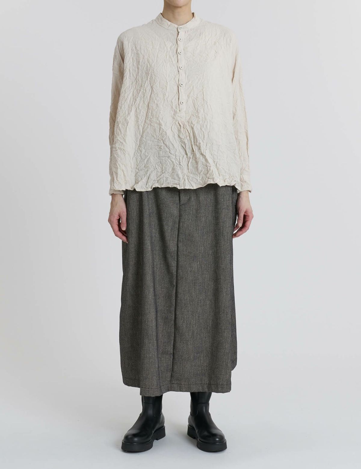 64 グレーベージュ