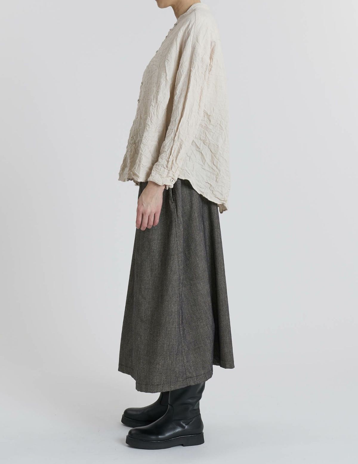 64 グレーベージュ