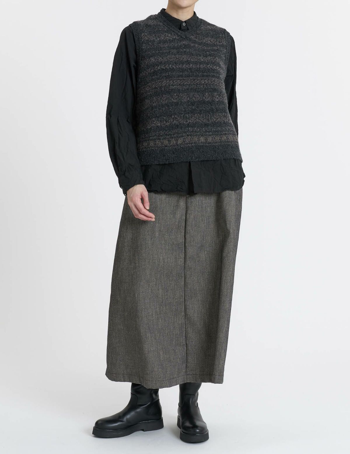 64 グレーベージュ