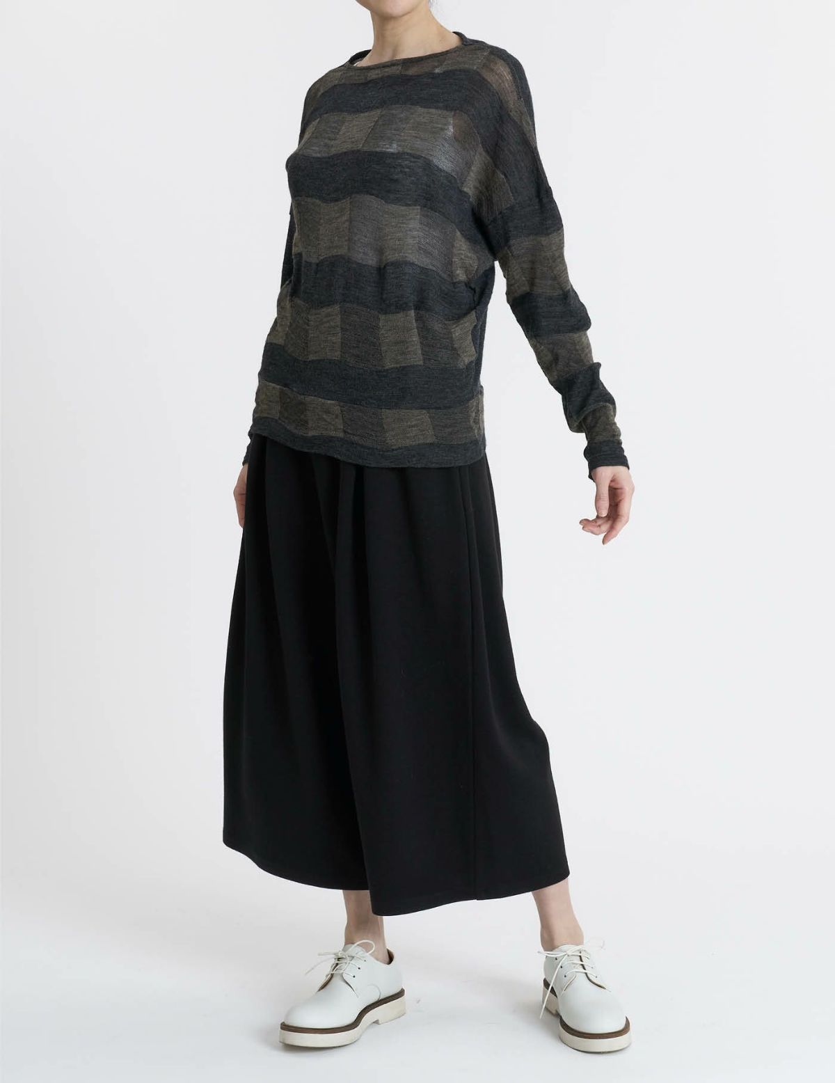 64 チャコール×ベージュ