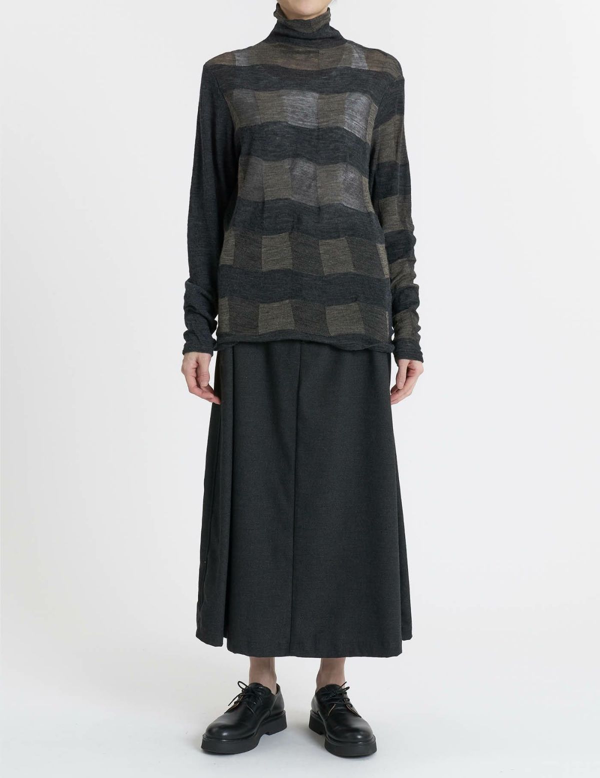 64 チャコール×ベージュ