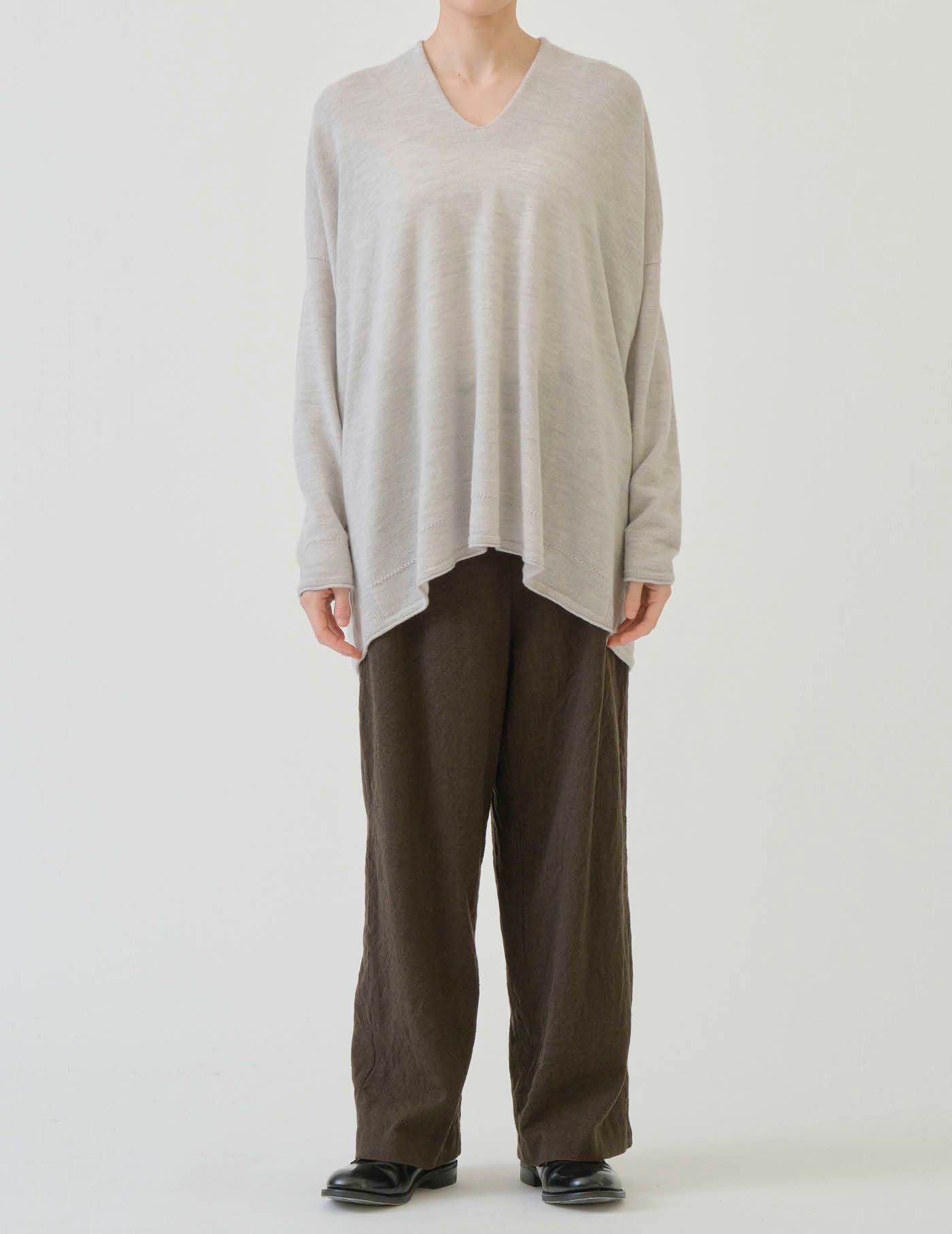 44 カーキ