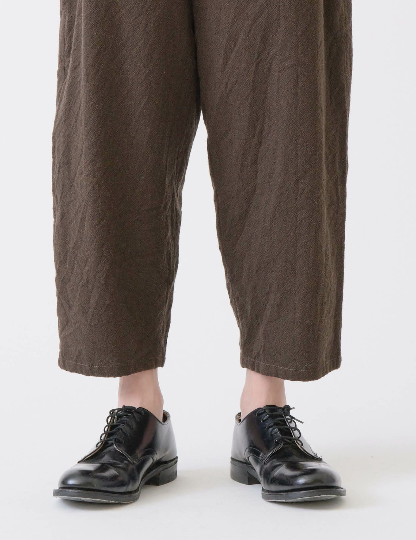 44 カーキ