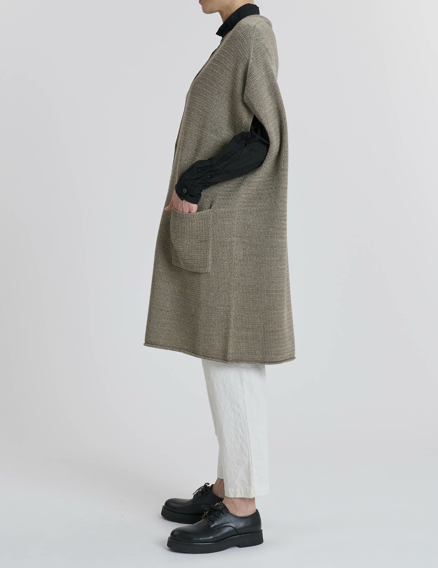 67 グレージュ