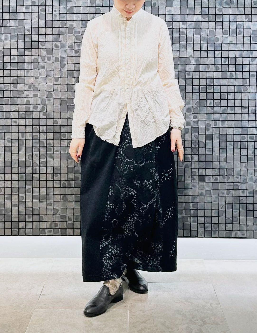 53 チャコール/36size：スタッフ157㎝