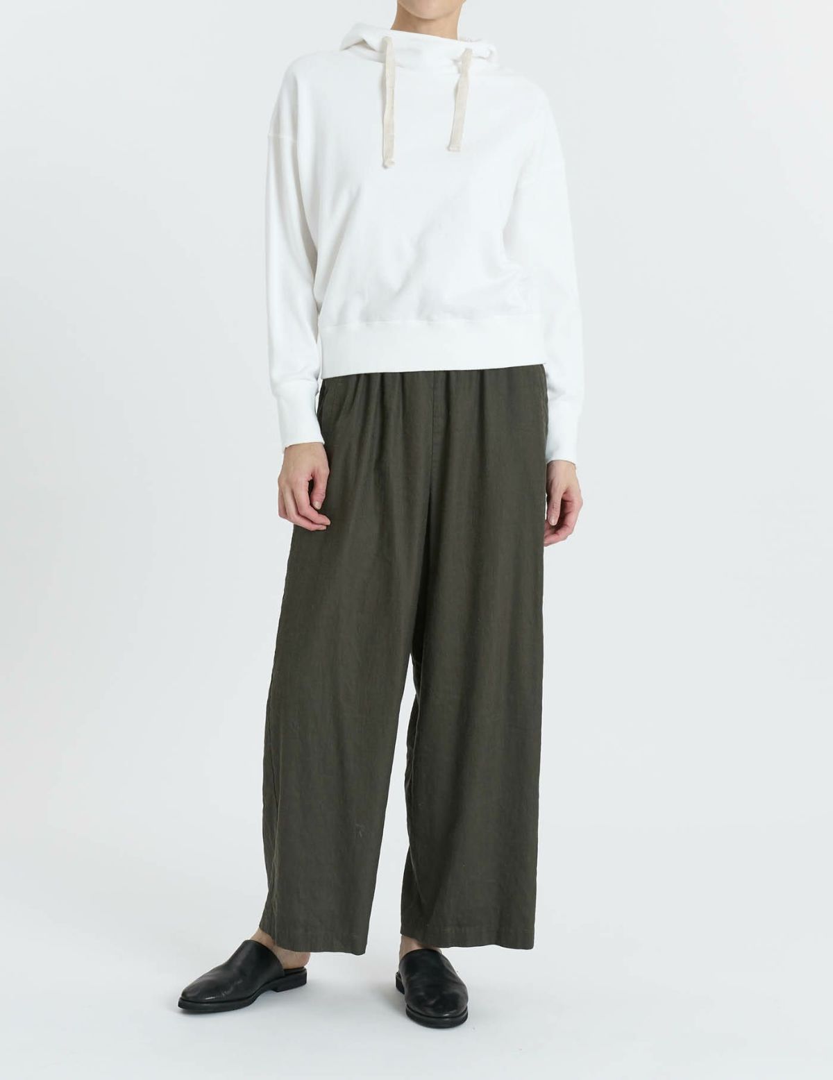 01 ホワイト/36(M)size：モデル 169cm