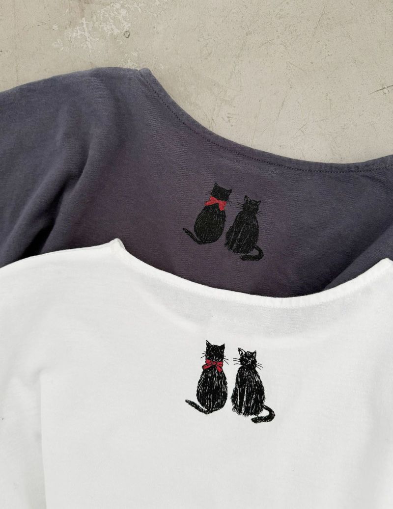 上:チャコール/下:ホワイト